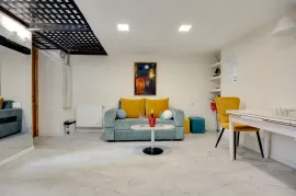 For Rent, 2 Room, Old building, Tbilisi, Sololaki