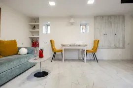 For Rent, 2 Room, Old building, Tbilisi, Sololaki