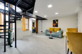 For Rent, 2 Room, Old building, Tbilisi, Sololaki