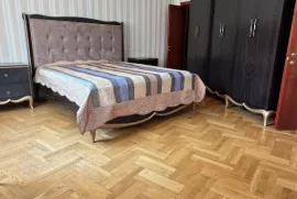 ქირავდება ბინა, 3 ოთახიანი, ძველი აშენებული, თბილისი, საბურთალო