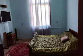 იყიდება სახლი, 8 ოთახიანი, ზუგდიდი