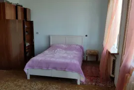 იყიდება სახლი, 8 ოთახიანი, ზუგდიდი