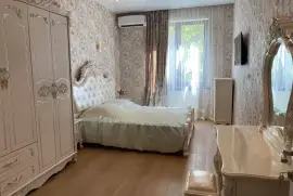 For Rent, 3 Room, Old building, Tbilisi, vake