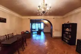 For Rent, 3 Room, Old building, Tbilisi, saburtalo