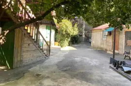 For Rent, 4 Room, Old building, Tbilisi, Sololaki