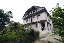 House For Sale, Makhinjauri