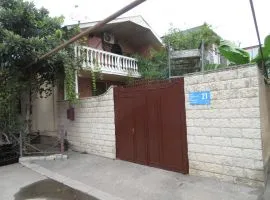 House For Sale, Nadzaladevi