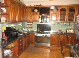 House For Sale, Nadzaladevi