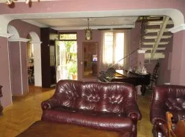 House For Sale, Nadzaladevi