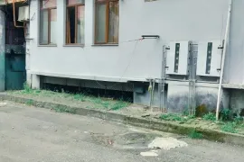 Продается квартира, 3 Kомнатная, Старое здание, Батуми, Болота
