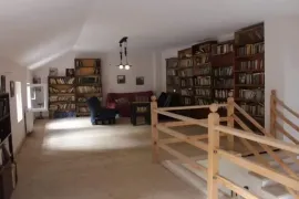 Аренда Дома, 7 Kомнатная,  Окрестности Тбилиси, Цхнети
