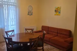 ქირავდება ბინა დღიურად, 4 ოთახიანი, ძველი აშენებული, ბათუმი, ძველი ბათუმის უბანი