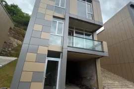 იყიდება სახლი, 5 ოთახიანი, ბათუმი