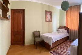 ქირავდება ბინა, 4 ოთახიანი, ძველი აშენებული, თბილისი, ისანი
