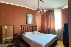 ქირავდება ბინა, 4 ოთახიანი, ძველი აშენებული, თბილისი, ისანი