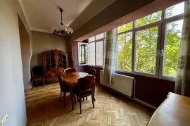 ქირავდება ბინა, 3 ოთახიანი, ძველი აშენებული, თბილისი, ვაკე