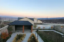 იყიდება სახლი, 8 ოთახიანი, თბილისი, ლისის ტბა