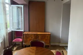 ქირავდება ბინა, 3 ოთახიანი, ძველი აშენებული, თბილისი, ვაკე