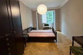 ქირავდება ბინა, 3 ოთახიანი, ძველი აშენებული, თბილისი, ვაკე
