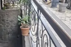 იყიდება ბინა, 2 ოთახიანი, ძველი აშენებული, თბილისი, ვაკე