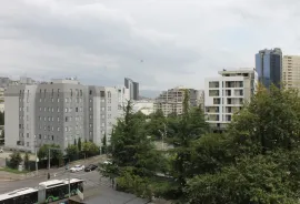ქირავდება ბინა, 4 ოთახიანი, ძველი აშენებული, თბილისი, საბურთალო