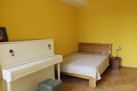 ქირავდება ბინა, 4 ოთახიანი, ძველი აშენებული, თბილისი, საბურთალო