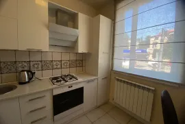 Аренда, 2 Kомнатная, Старое здание, Тбилиси, saburtalo