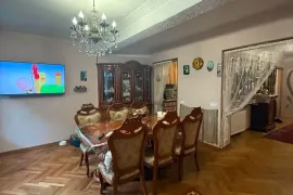იყიდება ბინა, 3 ოთახიანი, ძველი აშენებული, თბილისი, დიდუბე