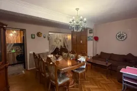 იყიდება ბინა, 3 ოთახიანი, ძველი აშენებული, თბილისი, დიდუბე