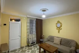 ქირავდება ბინა, 2 ოთახიანი, ძველი აშენებული, ბათუმი, აეროპორტის უბანი