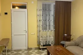 ქირავდება ბინა, 2 ოთახიანი, ძველი აშენებული, ბათუმი, აეროპორტის უბანი