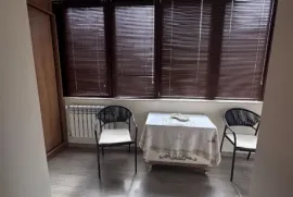ქირავდება ბინა, 3 ოთახიანი, ძველი აშენებული, ბათუმი, ხიმშიაშვილის უბანი