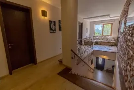 ქირავდება სახლი, 6 ოთახიანი, მცხეთა, წიწამური