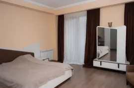 Аренда, 4 Kомнатная, Новостройка, Тбилиси, Чугурети