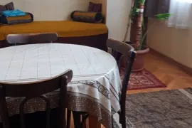 ქირავდება ბინა, 2 ოთახიანი, ძველი აშენებული, თბილისი, საბურთალო