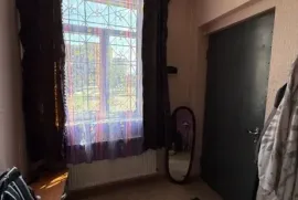 იყიდება ბინა, 3 ოთახიანი, ძველი აშენებული, თბილისი, ნუცუბიძის ფერდობი