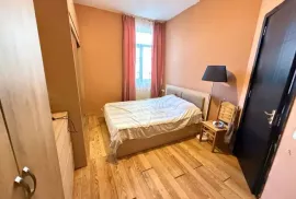 იყიდება ბინა, 3 ოთახიანი, ძველი აშენებული, თბილისი, ნუცუბიძის ფერდობი
