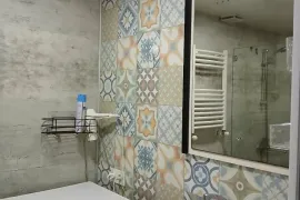 ქირავდება ბინა, 2 ოთახიანი, ახალი აშენებული, ბათუმი, ძველი ბათუმის უბანი