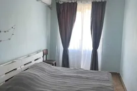 ქირავდება ბინა, 2 ოთახიანი, ძველი აშენებული, თბილისი, საბურთალო