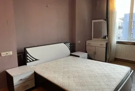 იყიდება ბინა, 3 ოთახიანი, ძველი აშენებული, თბილისი, საბურთალო
