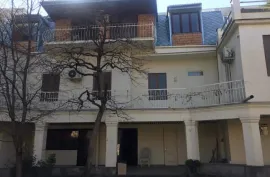 For Rent, Universal commercial space, Vera
