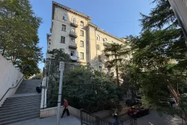 იყიდება ბინა, 4 ოთახიანი, ძველი აშენებული, თბილისი, ვაკე