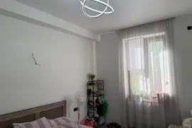 იყიდება ბინა, 4 ოთახიანი, ძველი აშენებული, თბილისი, ვაკე