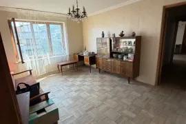 იყიდება ბინა, 3 ოთახიანი, ძველი აშენებული, თბილისი, ბაგები