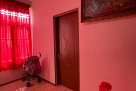 ქირავდება სახლი, 6 ოთახიანი, ზუგდიდი, ზუგდიდი