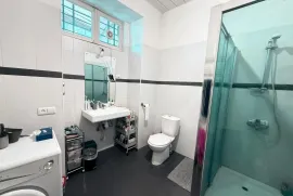 Apartment for sale, 4 Room, Old building, Tbilisi, Mtatsminda
