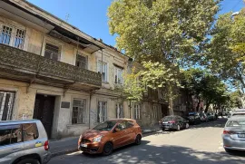 Apartment for sale, 4 Room, Old building, Tbilisi, Mtatsminda