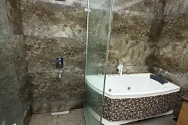 ქირავდება ბინა, 2 ოთახიანი, ახალი აშენებული, ბათუმი, ძველი ბათუმის უბანი