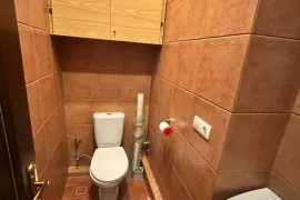 Продается квартира, 3 Kомнатная, Старое здание, Тбилиси, Чугурети