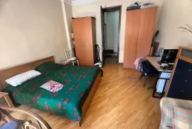 Продается квартира, 3 Kомнатная, Старое здание, Тбилиси, Чугурети